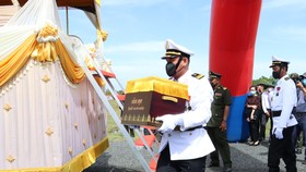 Bàn giao 49 hài cốt chiến sĩ Lực lượng vũ trang đoàn kết cứu nước Campuchia về nước