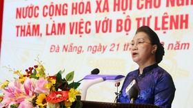 Chủ tịch Quốc hội Nguyễn Thị Kim Ngân làm việc với Bộ Tư lệnh Quân khu 5
