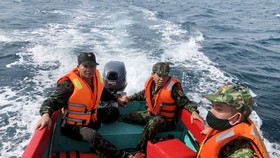 Quảng Nam: Huy động nhiều tàu, ca nô tìm kiếm ngư dân mất tích trên biển