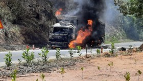 Vụ cháy xe tải đã làm thiệt hại hàng trăm triệu đồng 