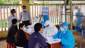 Ngành y tế tỉnh Quảng Nam đã tăng cường cán bộ hỗ trợ huyện Nam Trà My phòng chống dịch. Ảnh: CTV