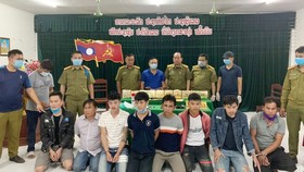 Bắt giữ 8 đối tượng vận chuyển 10 kg ma túy từ Lào về Việt Nam