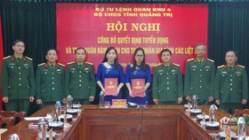 Bộ Chỉ huy Quân sự tỉnh Quảng Trị trao quyết định tuyển dụng cho thân nhân liệt sĩ
