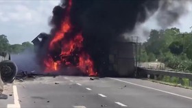 Xe tải tự gây tai nạn rồi bốc cháy dữ dội trên quốc lộ 1A 
