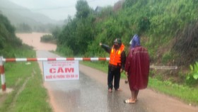 Một số tỉnh miền Trung bị sạt lở, ngập cục bộ, chia cắt giao thông do mưa lớn