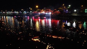 Đêm hoa đăng trên sông Thạch Hãn tri ân các anh hùng liệt sĩ 
