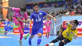 Zetbit Sài Gòn (áo hồng) và Thái Sơn Nam (áo xanh) cùng với Sahako đang tạo nên cuộc đua vô địch đầy hấp dẫn tại Giải futsal VĐQG 2021. Ảnh: ANH TRẦN