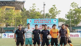 Một trận đấu giữa Thủy Tân và Trường An, hai đội bóng phong trào giàu truyền thống nhất tại Huế trước khi dịch Covid-19 trở lại Thừa Thiên Huế. Ảnh: HÙNG PHẠM