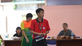 HLV Nguyễn Võ Hoàng Phú tham gia trợ giảng khoá HLV futsal level 1 tại TPHCM. Ảnh: FBNV