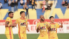 Các cầu thủ Thanh Hóa chỉ mất 25 phút để ghi 3 bàn thắng vào lưới Đà Nẵng. Ảnh: MINH HOÀNG