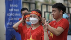 Dòng người đổ về sân Phú Thọ trước giờ thi đấu của U23 Việt Nam ngày một lớn hơn. ẢNH: DŨNG PHƯƠNG