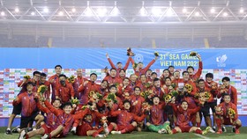 U23 Việt Nam đã bảo vệ thành công tấm HCV SEA Games ngay trên sân nhà. ẢNH: DŨNG PHƯƠNG