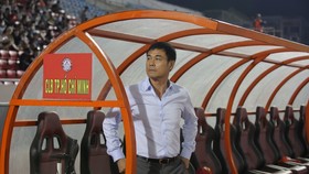 HLV Nguyễn Hữu Thắng yêu cầu xem lại bàn thua của CLB TPHCM