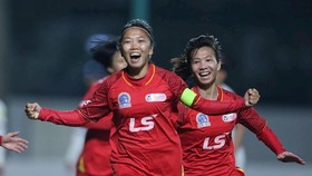 Huỳnh Như đã vô địch Cúp quốc gia nữ 2022 để làm quà chia tay CLB nữ TPHCM. ẢNH: MINH DÂN