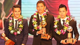 Tiền đạo Anh Đức đoạt danh hiệu Quả bóng vàng Việt Nam năm 2015