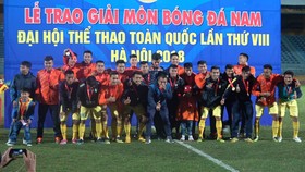 Hà Nội đang sở hữu tấm huy chương vàng môn bóng đá nam Đại hội Thể thao toàn quốc 2018. ẢNH: GIANG NGUYỄN