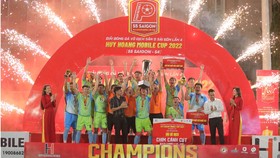 Chim Cánh Cụt vô địch S5 Saigon - S4. ẢNH: ĐÌNH THẢO
