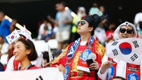 Các CĐV Hàn Quốc hâm nóng bầu không khí ở World Cup 2022. ẢNH: GETTY