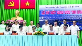 Chủ tịch UBND TPHCM Phan Văn Mãi chứng kiến lễ kết kết