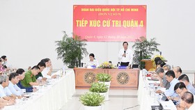 Đoàn Đại biểu Quốc hội TPHCM (đơn vị số 9) tiếp xúc cử tri quận 4, TPHCM trước kỳ họp. Ảnh: Việt Dũng
