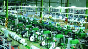 Dây chuyển sản xuất sản phẩm nhựa sinh học tại nhà máy thuộc Tập đoàn An Phát Holdings