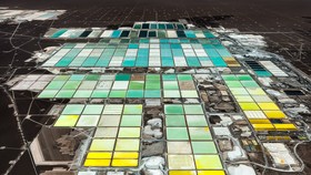 Khai thác lithium trên cánh đồng muối Salar de Atacama, miền Bắc Chile