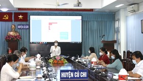 Chủ tịch HĐND TPHCM Nguyễn Thị Lệ làm việc với huyện Củ Chi về công tác phòng chống dịch Covid-19. Ảnh: LONG HỒ