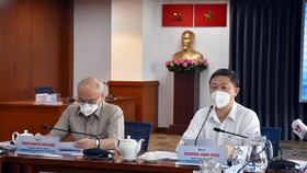 Trưởng Ban Tuyên giáo Thành ủy TPHCM Phan Nguyễn Như Khuê và Phó Chủ tịch UBND TPHCM Dương Anh Đức tại điểm cầu Trung tâm báo chí TPHCM