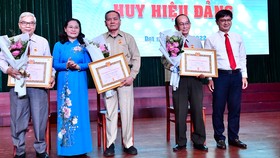 Quận 5 có 6 đồng chí nhận Huy hiệu 75 năm tuổi Đảng