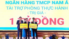 Nam A Bank đưa công nghệ ngân hàng hiện đại 4.0 đến sinh viên TPHCM
