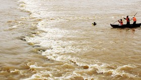Tìm kiếm người mất tích trên sông Kôn (Bình Định)