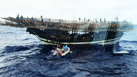 Tàu SAR 412 kịp thời ứng cứu ngư dân đột quỵ trên biển
