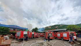 Cháy xưởng gỗ ở khu công nghiệp Phú Tài, Bình Định