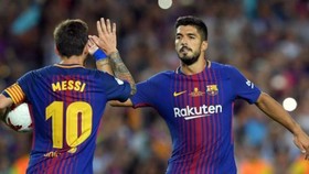 Barcelona - Valencia 1-0: Messi đen thì đã có Suarez