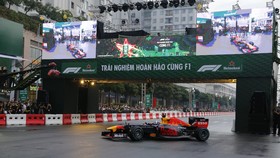 Hàng vạn người hâm mộ trải nghiệm F1 tại Việt Nam