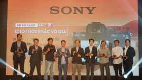 Máy ảnh Sony A7 III có giá gần 50 triệu đồng