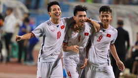 Olympic Việt Nam - Olympic Oman 1-0: Văn Hậu lập siêu phẩm