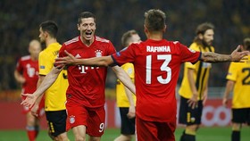 Athens - Bayern Munich 0-2: Martinez và Lewandowski lập công