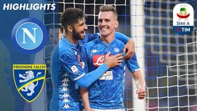 Napoli - Frosinone 4-0: Piotr Zielinski, Adam Ounas, Arkadiusz Milik giành 3 điểm cho HLV Ancelotti