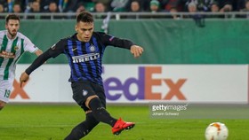 Rapid Wien - Inter Milan 0-1: Lautaro Martinez giành 3 điểm trên chấm 11m