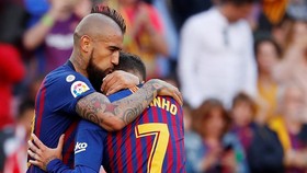 Barcelona - Getafe 2-0: Messi, Coutinho, Busquets, Rakitic tịt ngòi, Arturo Vidal lập công