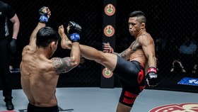 Martin Nguyễn bảo vệ ngôi vương hạng Featherweight