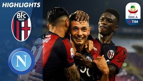 Bologna - Napoli 3-2: Santander, Dzemaili hạ gục Á quân Serie A