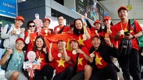 Người hâm mộ TPHCM qua Philippines “tiếp lửa” thầy trò HLV Park Hang Seo giành HCV SEA Games 30
