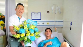 Ông Đỗ Kế Nghiêm (CEO Hisense Việt Nam) đến thăm Hùng Dũng