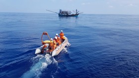 Trung tâm phối hợp tìm kiếm cứu nạn hàng hải Việt Nam đã điều động tàu SAR 412 khẩn trương rời bến cấp cứu cho tàu QNa 91072 TS