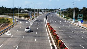Tiền Giang: Thống nhất mức thu phí tạm thời trên cao tốc Trung Lương – Mỹ Thuận