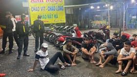 Gần 40 "quái xế" ở Tiền Giang chặn tỉnh lộ làm đường đua trái phép
