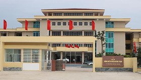 UBND huyện Quảng Trạch vừa có quyết định kiểm điểm 5 cựu hiệu trưởng, thải hồi các giáo viên khai man hồ sơ để lọt vào đặc cách giáo viên.