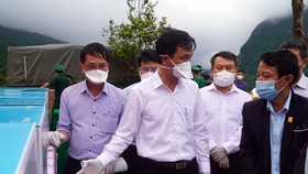 Ngành y tế Quảng Bình, các cơ quan chức năng đã có nhiều chuyến tặng thiết bị y tế đến tỉnh Khăm Muộn, Lào